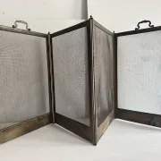 Antique brass and iron mesh spark guard with 4 panels – Early 20th century