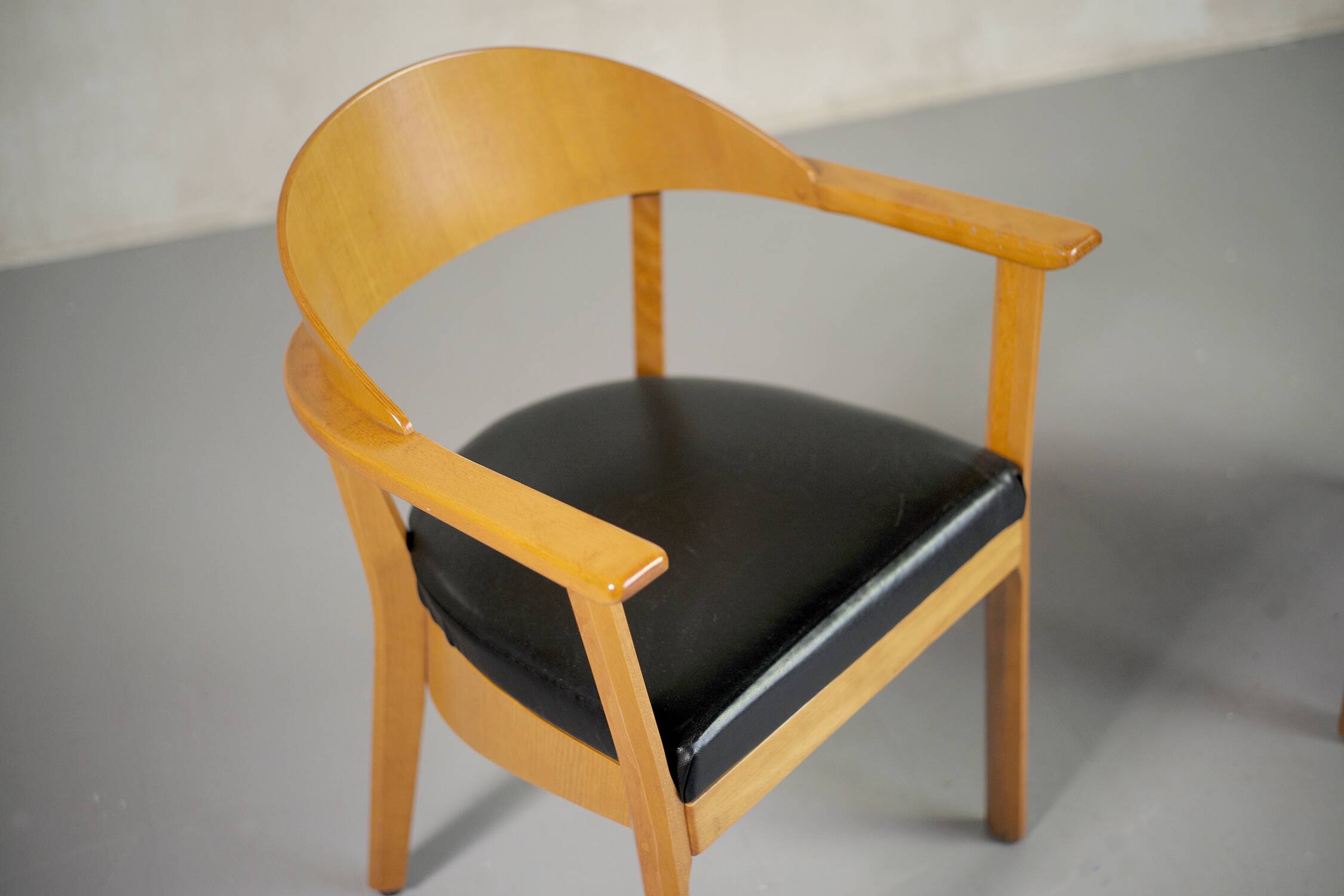 Paire de fauteuils Baumann, France 1980