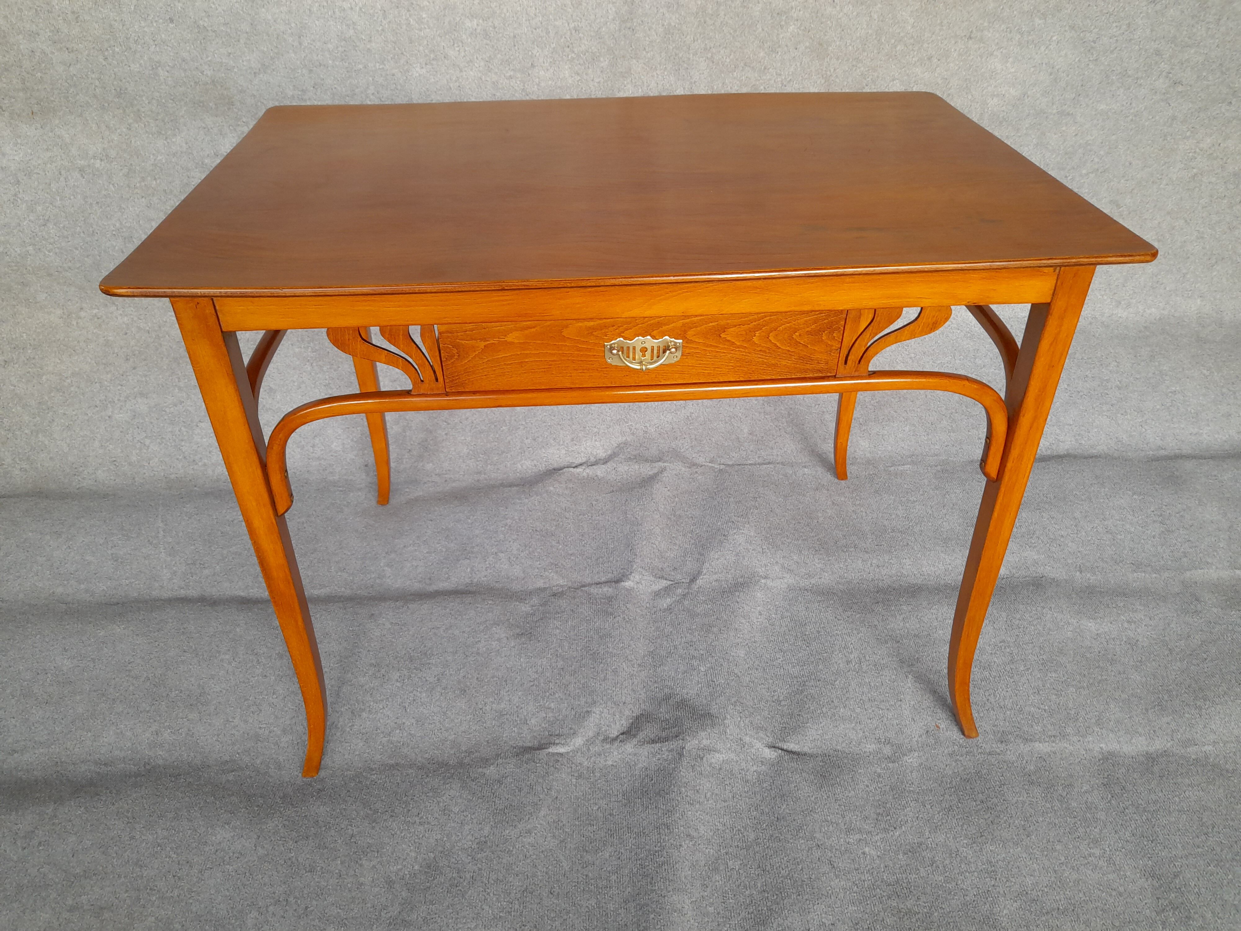 Bureau plat art nouveau estampillé de Kohn