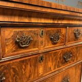 Commode ancienne en ronce de noyer du XVIIIe siècle