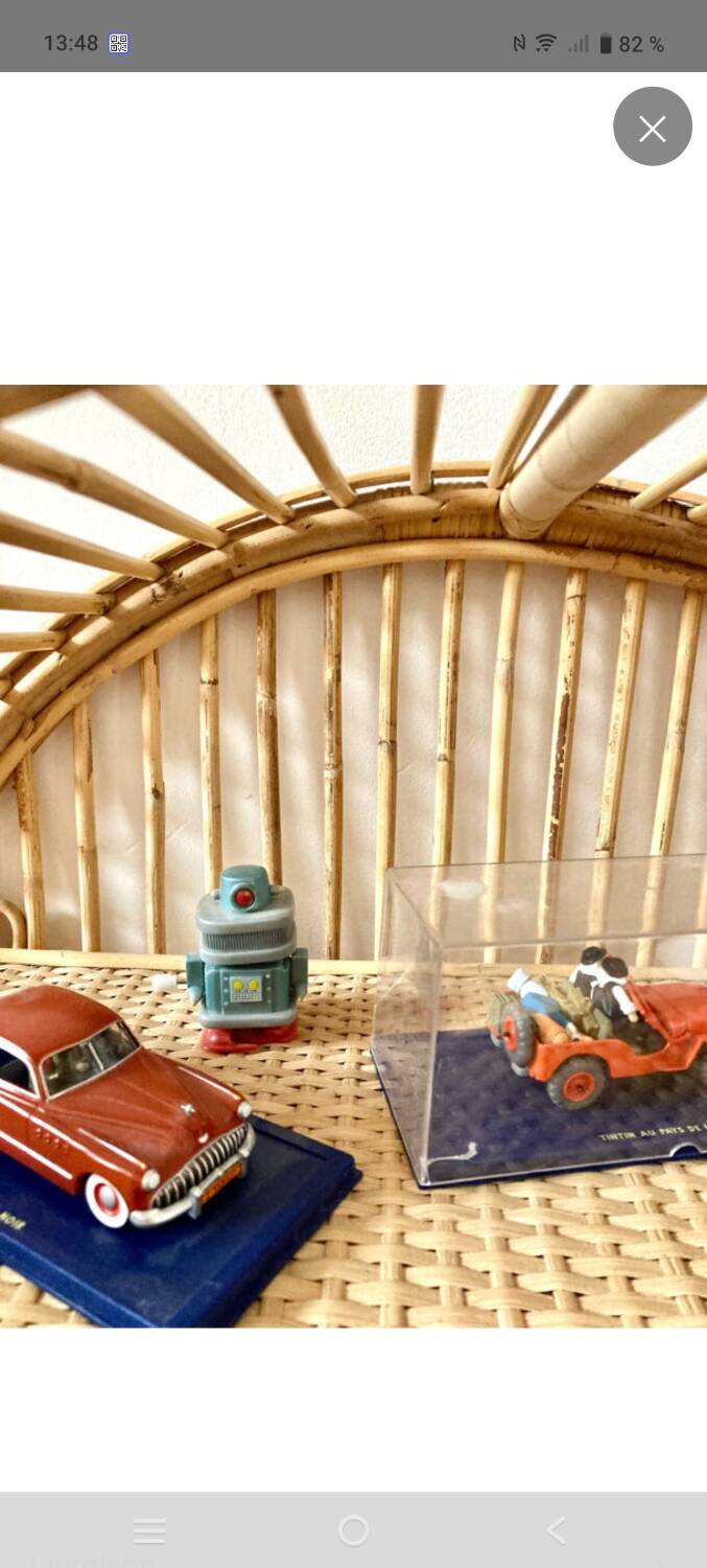 Round wall shelf in rattan and bamboo