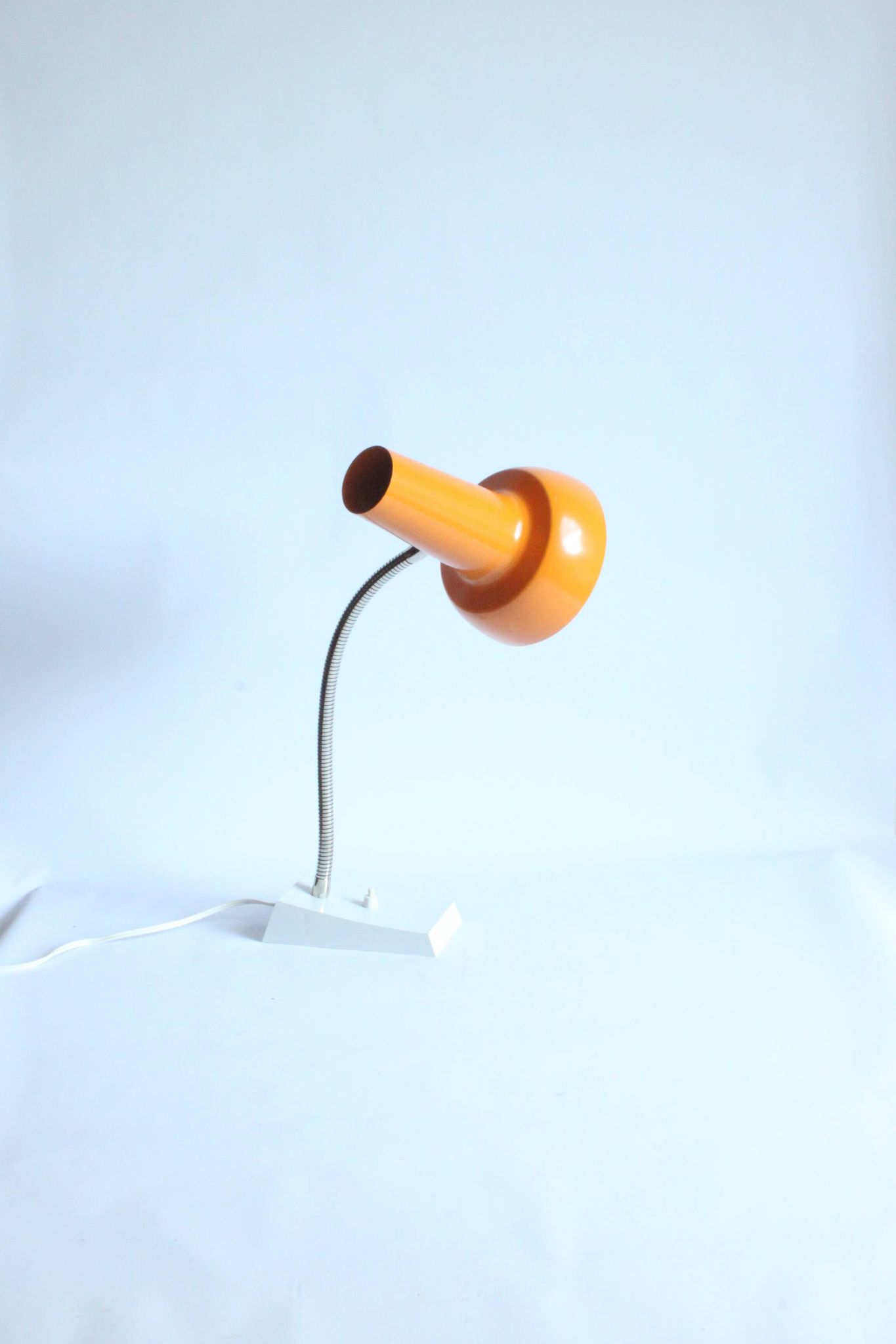 Lampe de bureau en métal orange par Sis Leuchten, Allemagne 1960