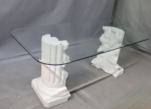 Table dessus verre à piètement colonnes grecques