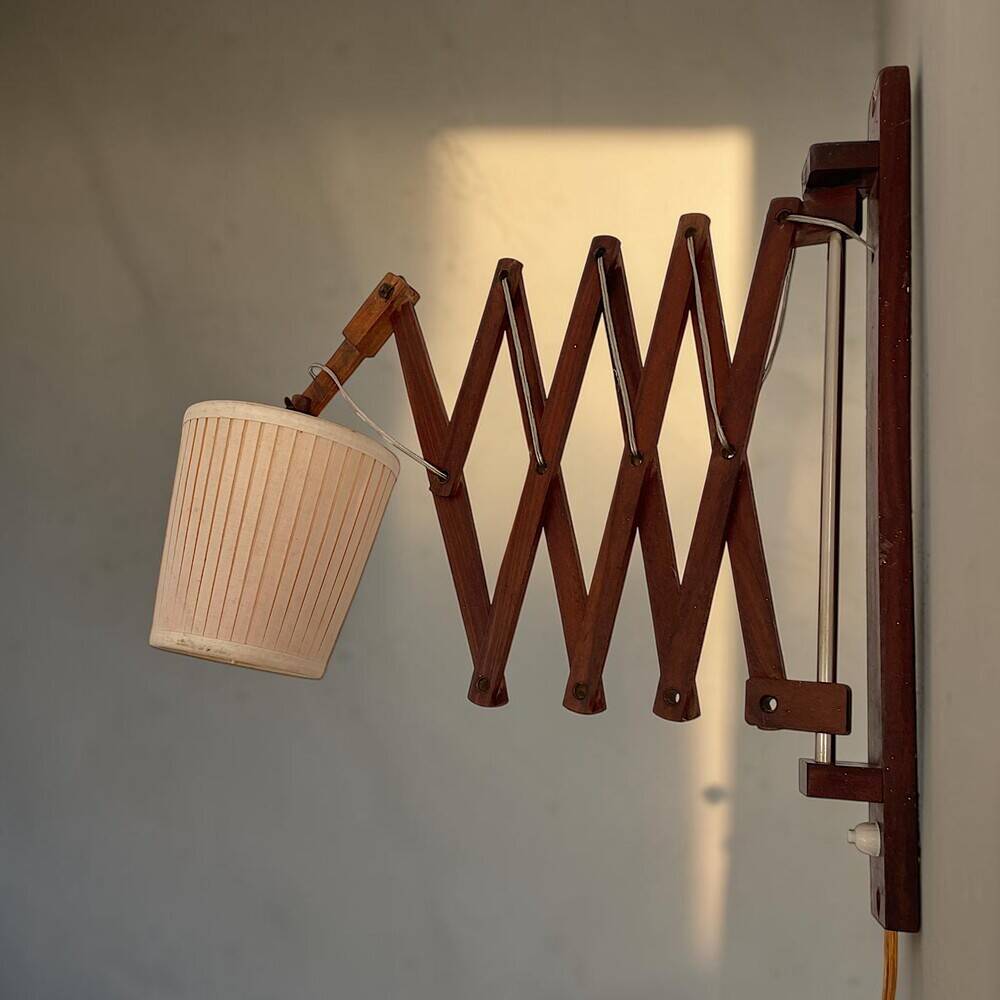 Scandinavian wooden scissor acordion wall lamp