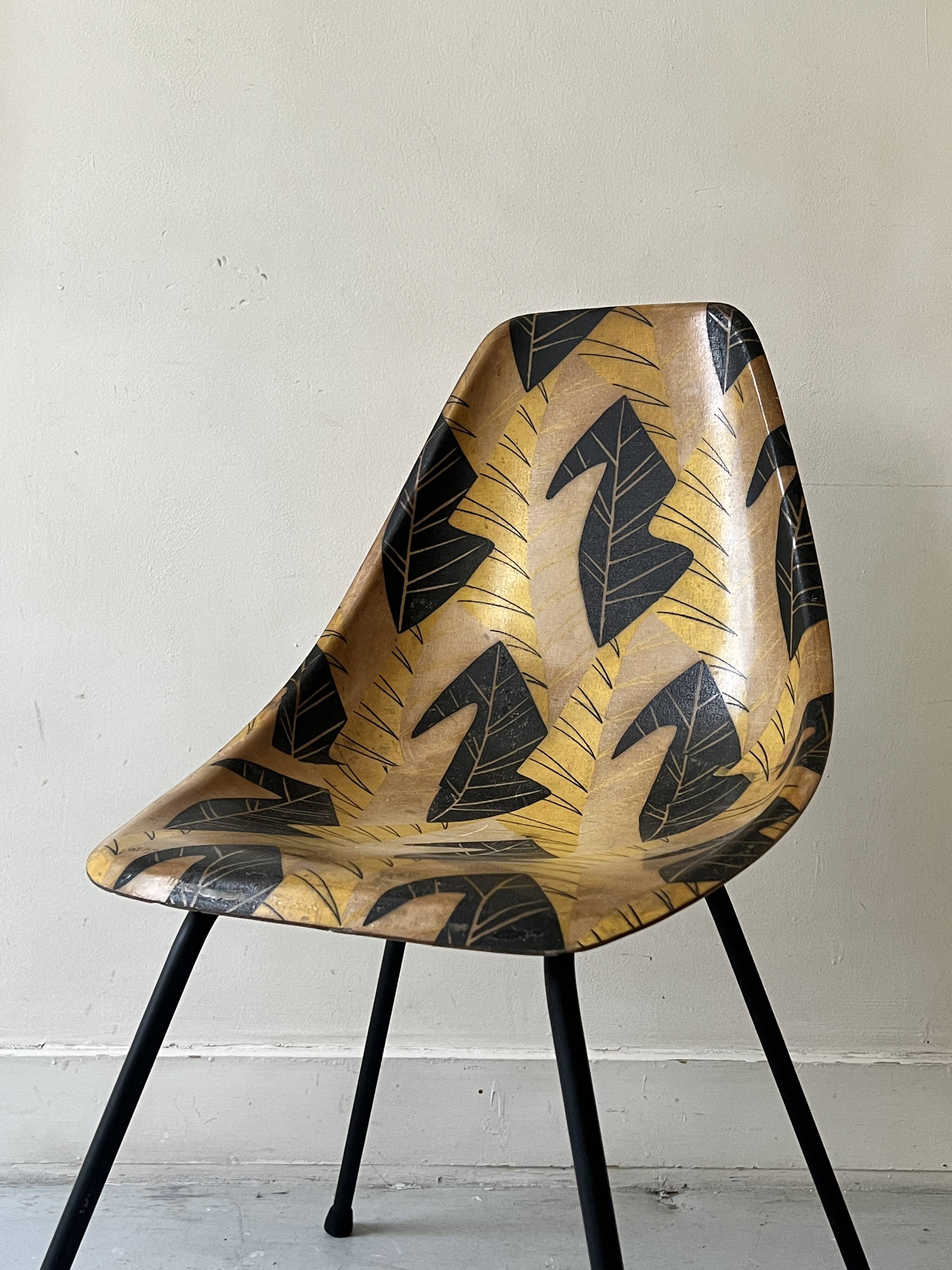 Chair in fibreglass and metal by René-Jean Caillette, stork, 1950 design.