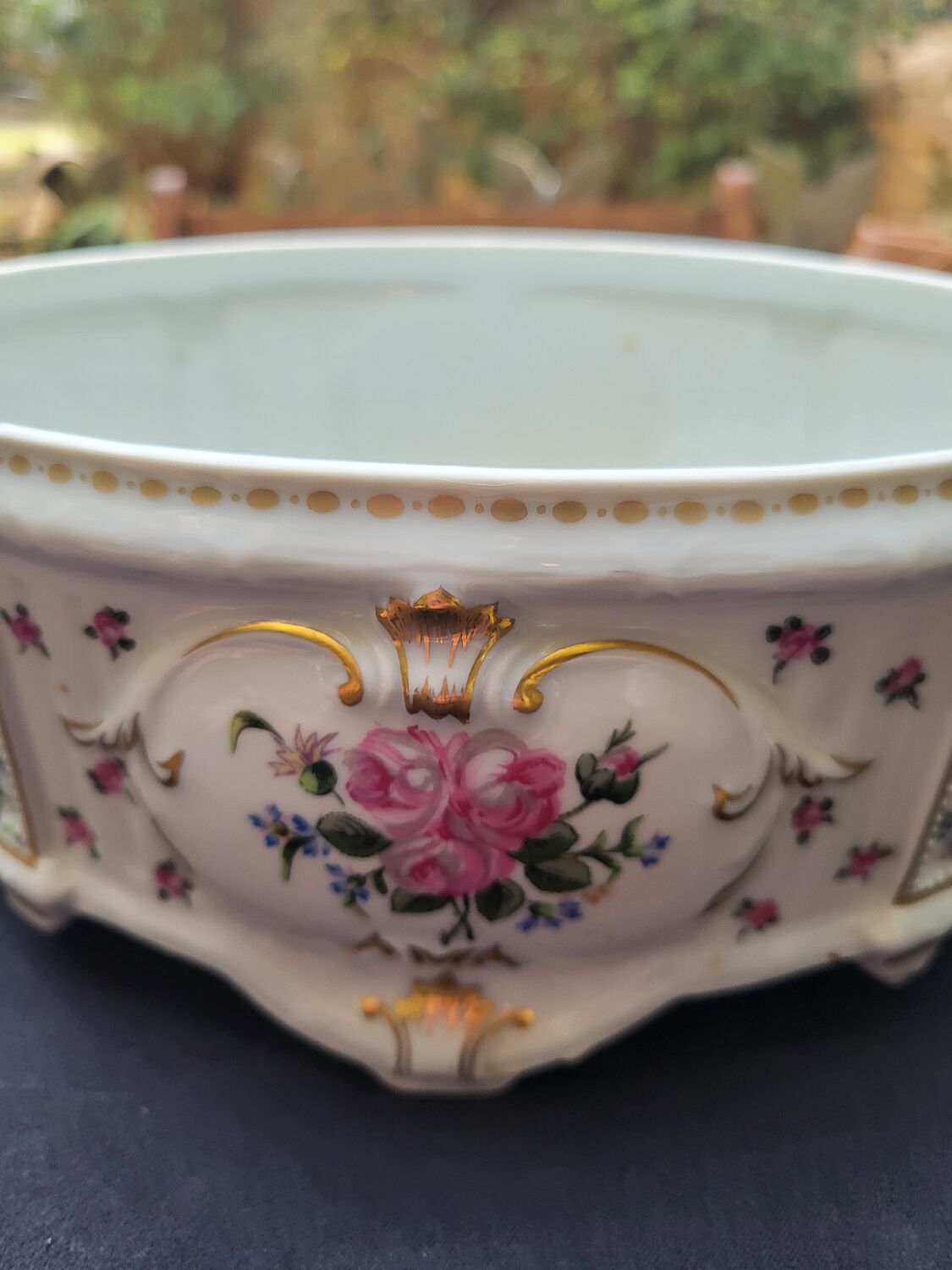 Planter, porcelain centerpiece