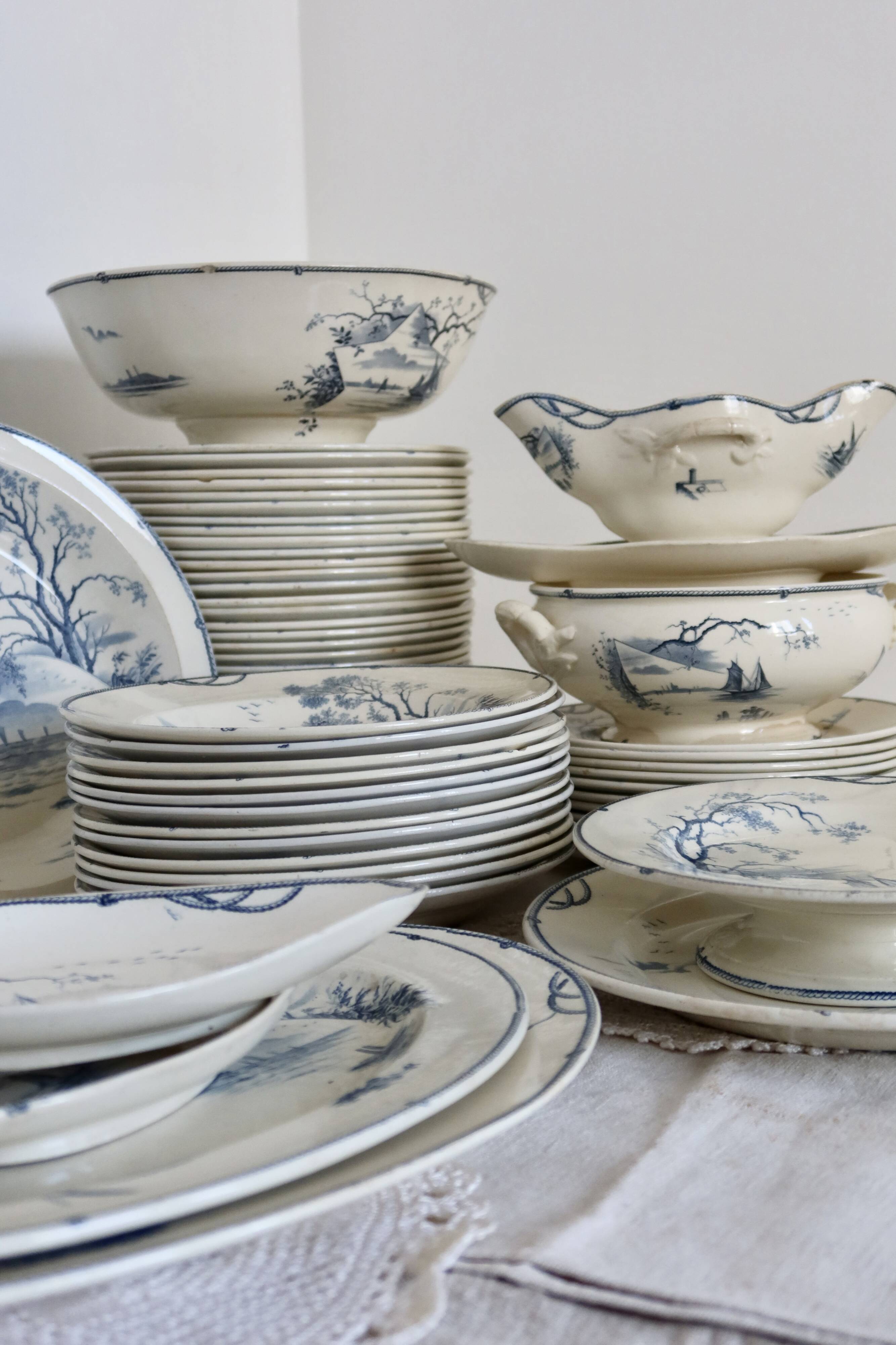 Table service 63 pieces Gien earthenware 19th century Marines model