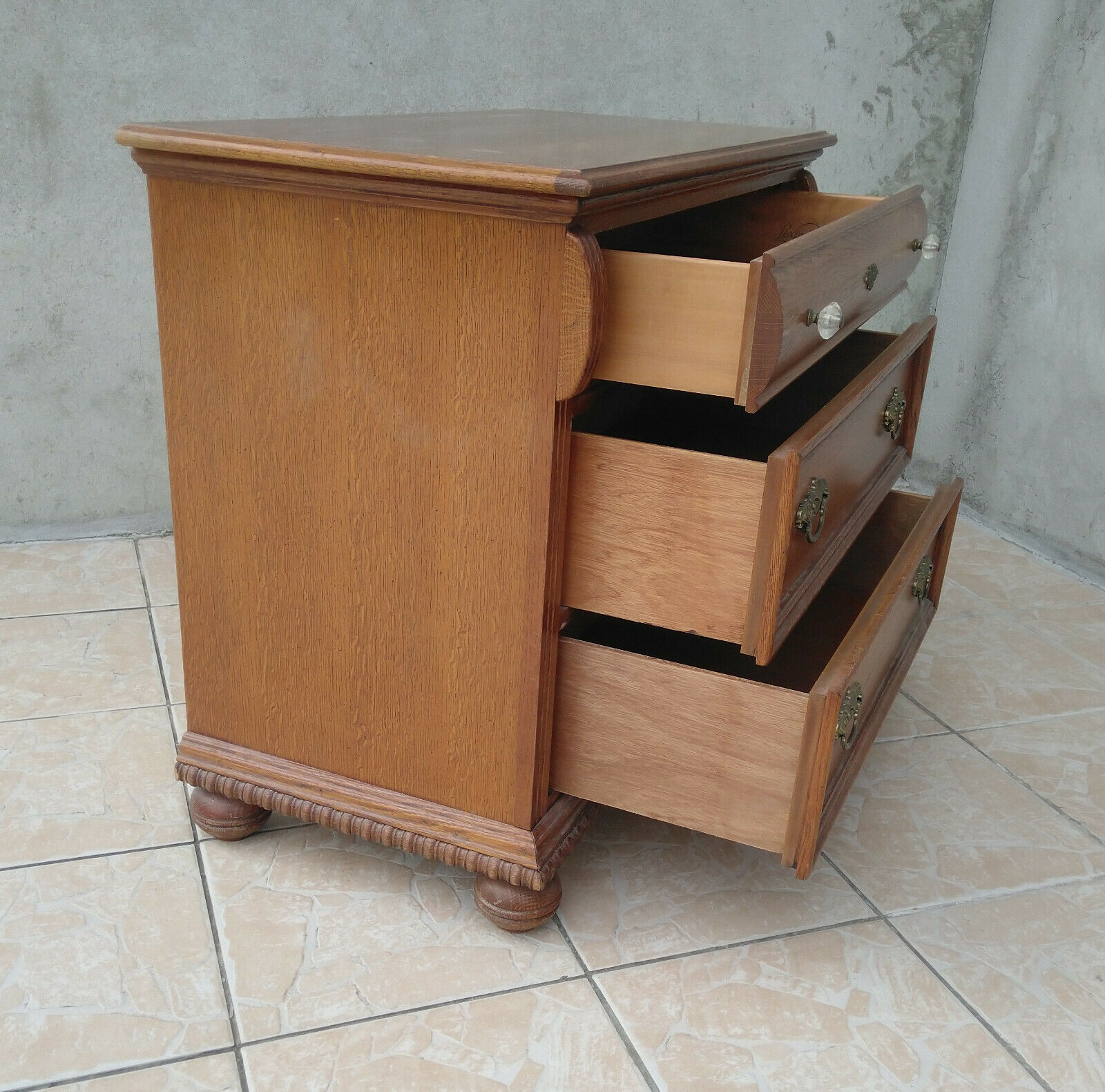 Victorian Lexington oak dresser