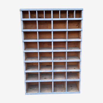 Shelf with lockers