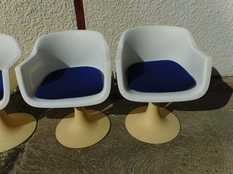 Grosfilex dining table and 4 chairs