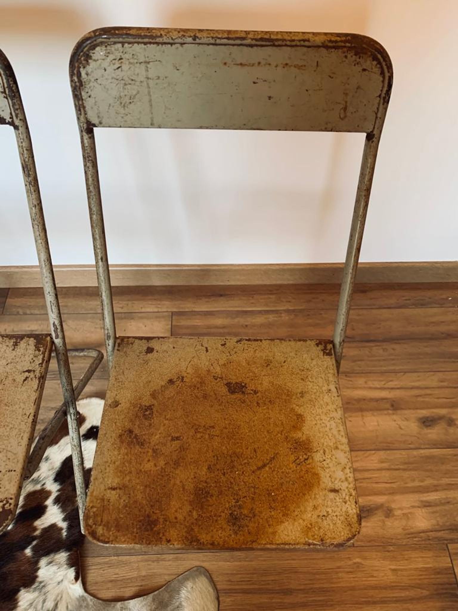 Set of 5 folding metal chairs