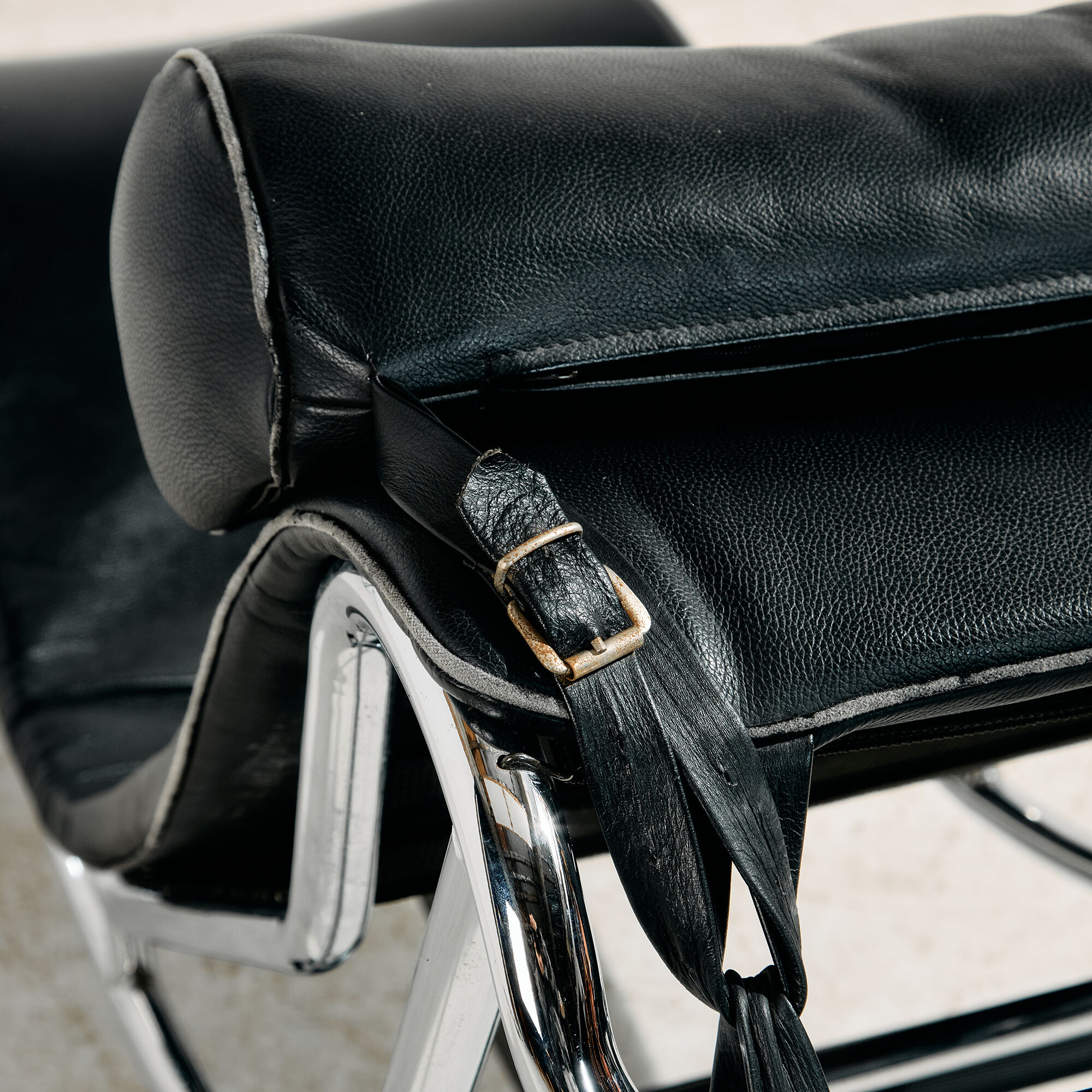 Fauteuil lounge LC4 par Alivar