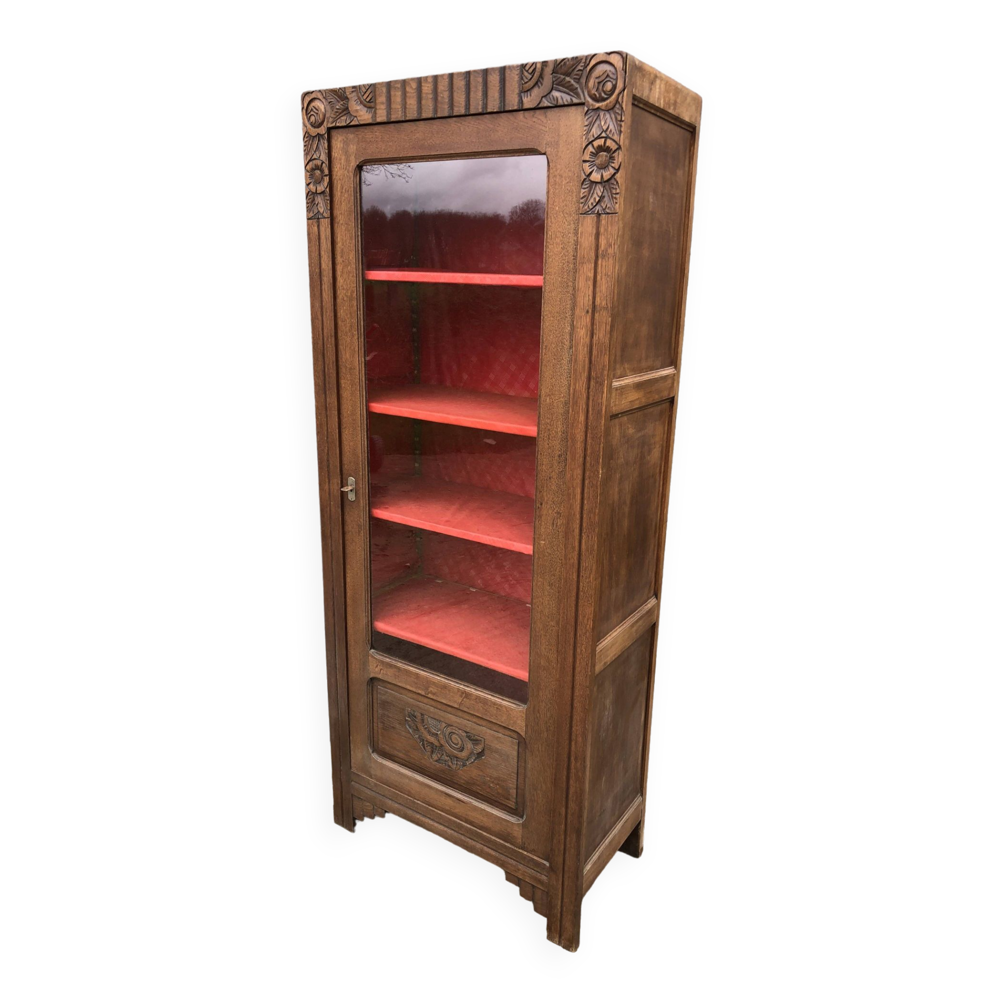 Art deco oak display cabinet with 1 glass door.