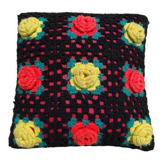 Coussin en laine au crochet vintage