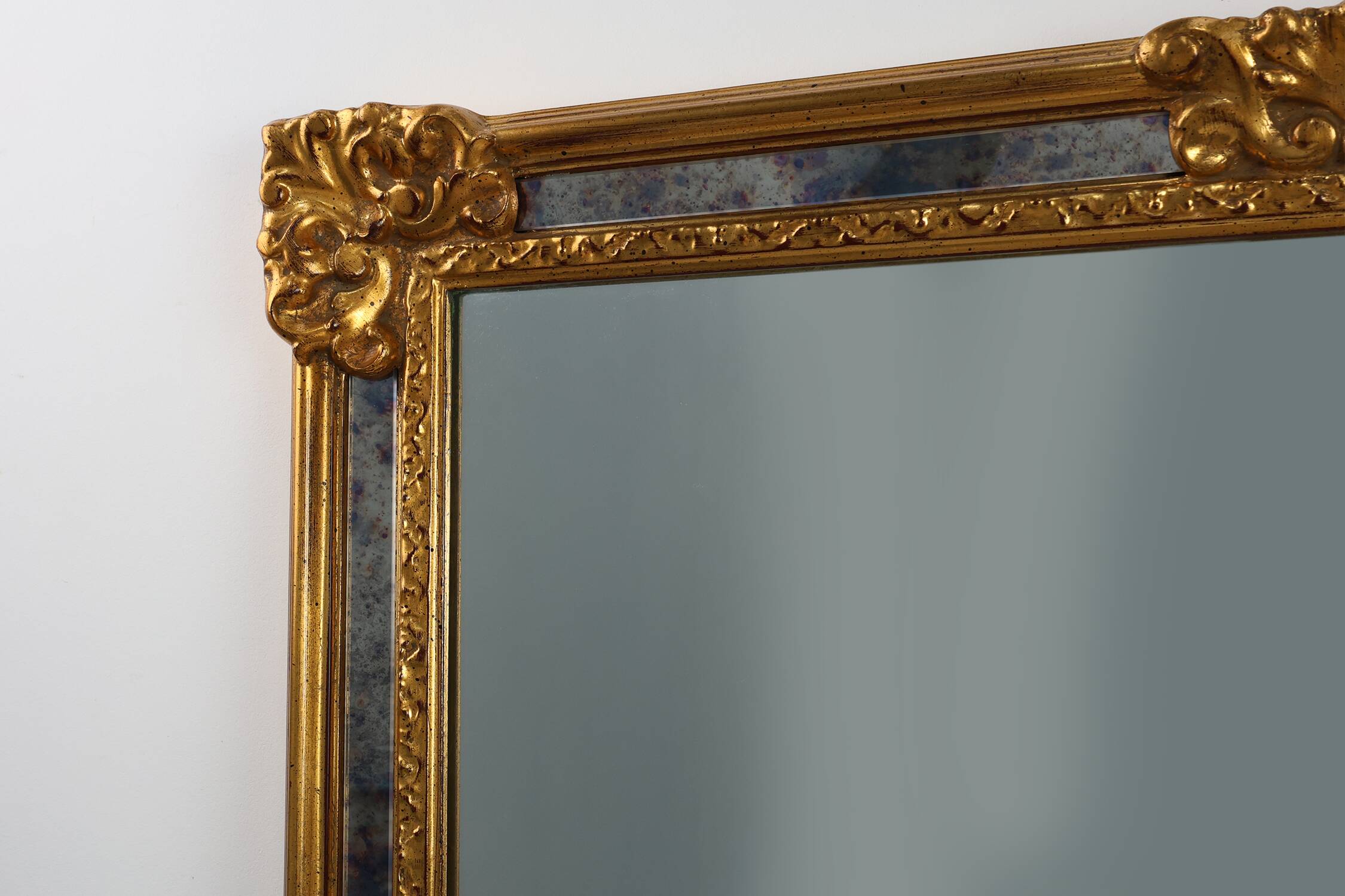 20th century Baroque Revival Mirror by Deknudt in gilded Resin, Belgium