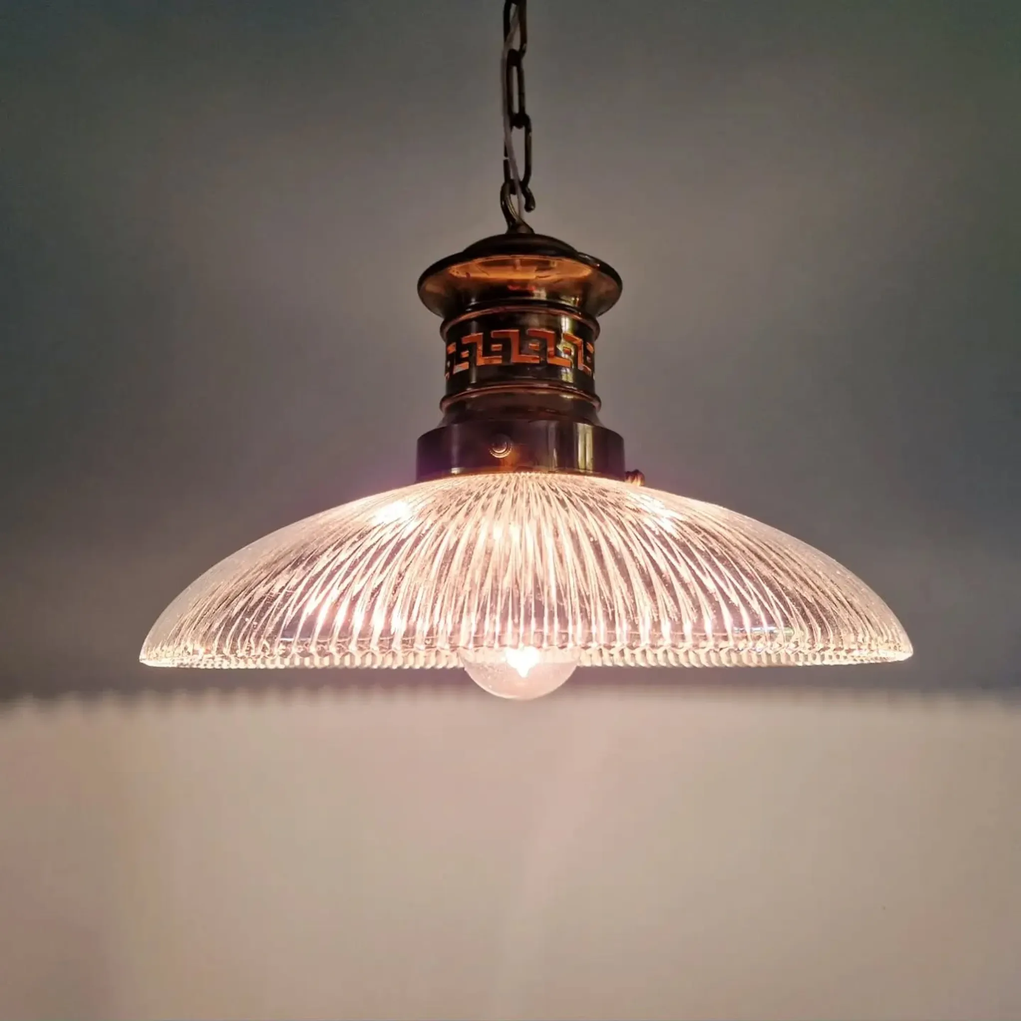 Art Deco glass pendant light with ribbed transparent design, 1920-30.