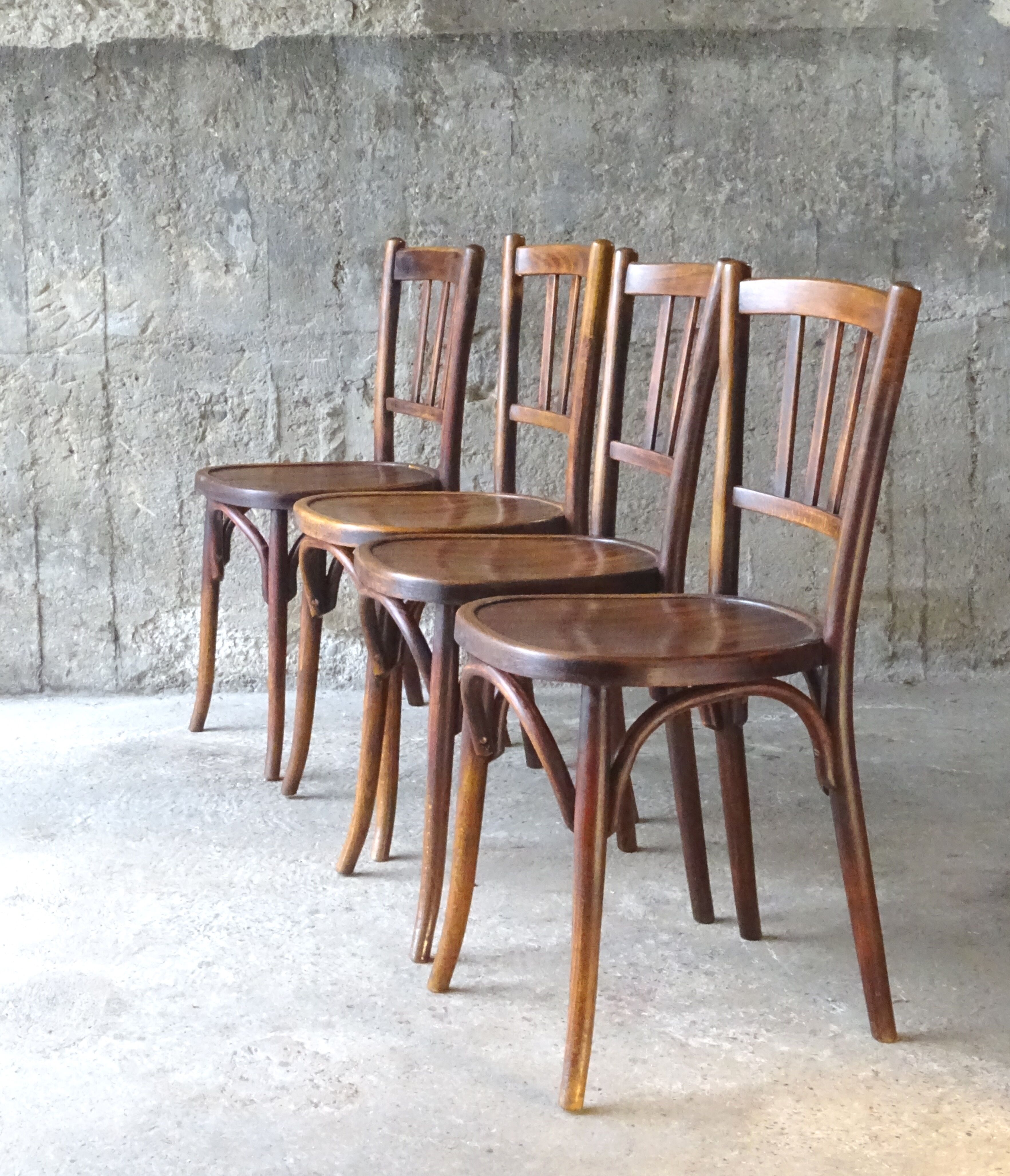 4 chairs Baumann bistrot 1925 sitting wood, "patina bistro of the corner"