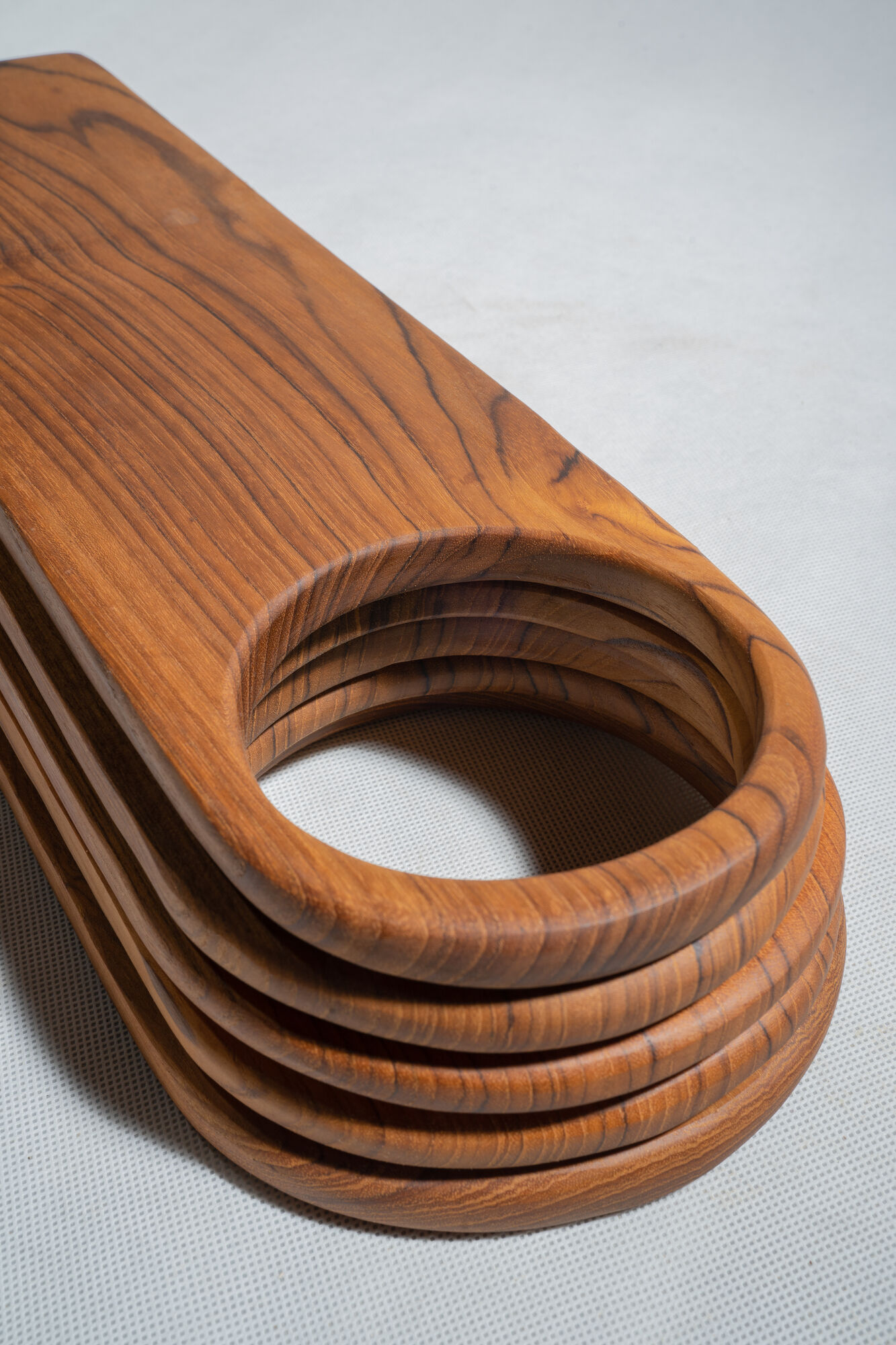 Cutting or presentation board of monoxyl teak with handle (T1)