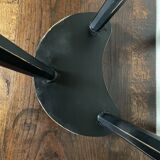 Bean-shaped tripod stool
