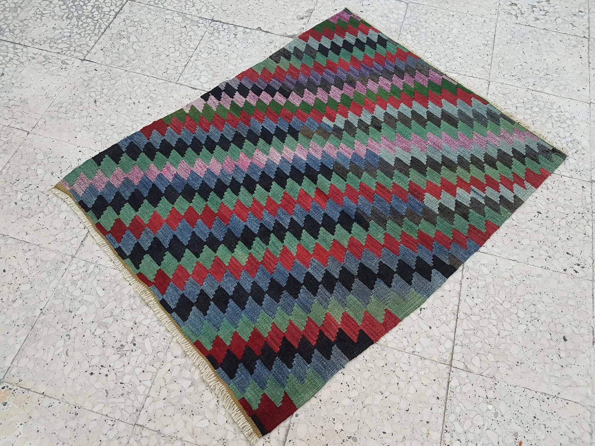 Vintage Turkish kilim, handwoven, 86x108 cm.