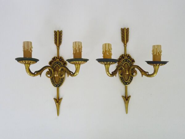 Paire d'appliques murales flèches style Empire double feux en bronze. Début XXème
