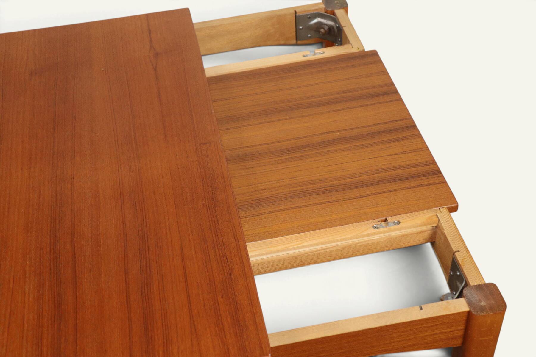 Rectangular extendable dining table in Scandinavian teak – 1960s