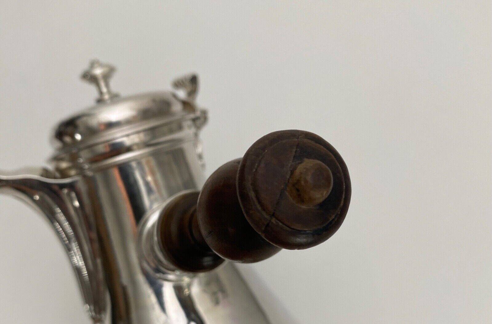 Tripod chocolate jug in silver from the 18th century Farmers General 378 grams