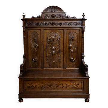 Renaissance bench chest in carved walnut – 19th century