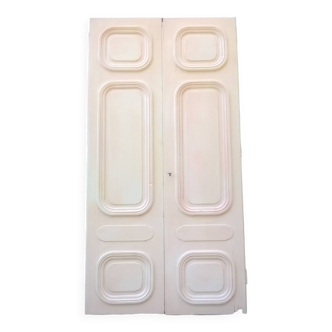 Ensemble grandes portes double  de placard ancienne moulurée