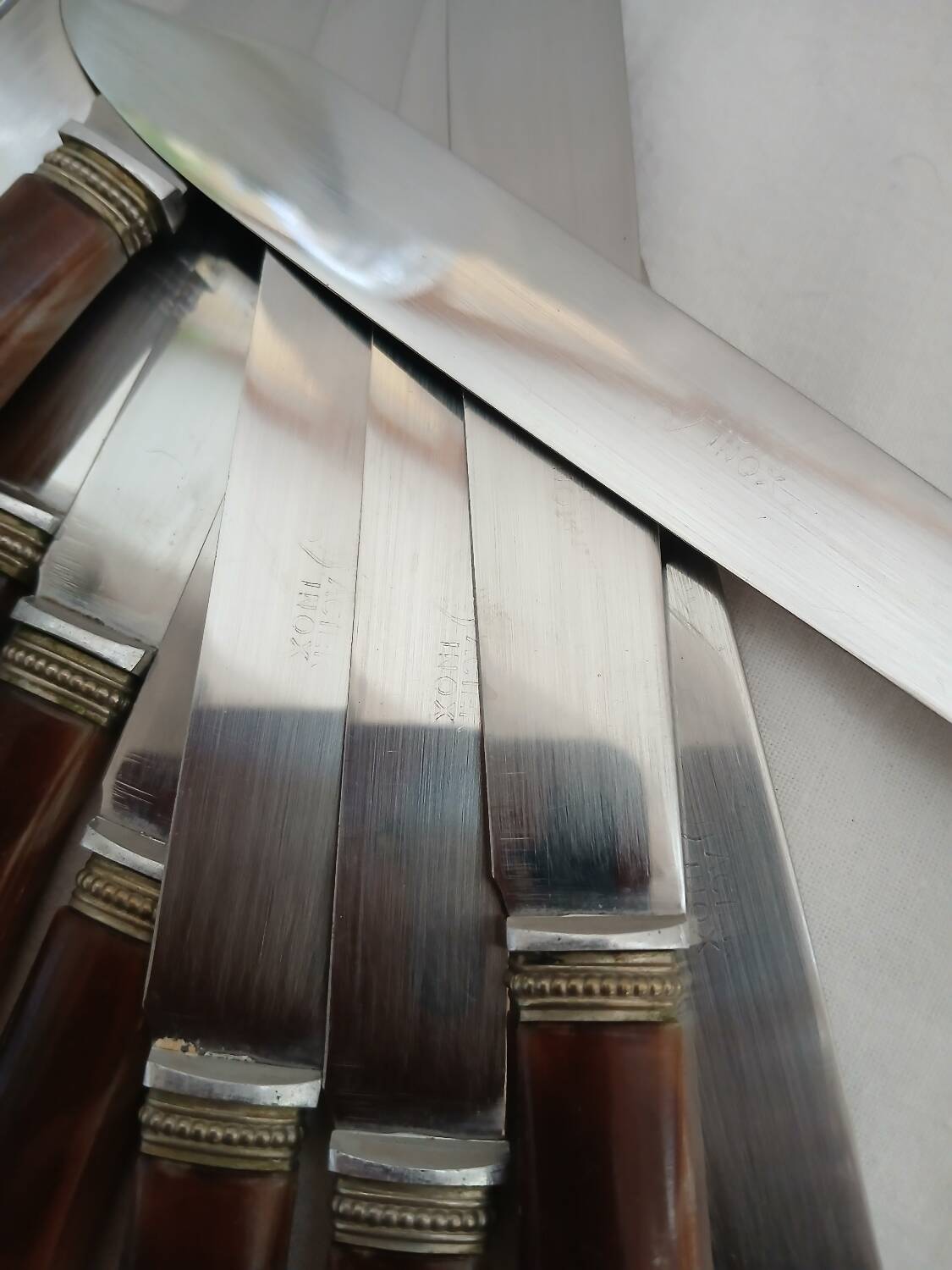 12 couteaux anciens en bakélite + inox