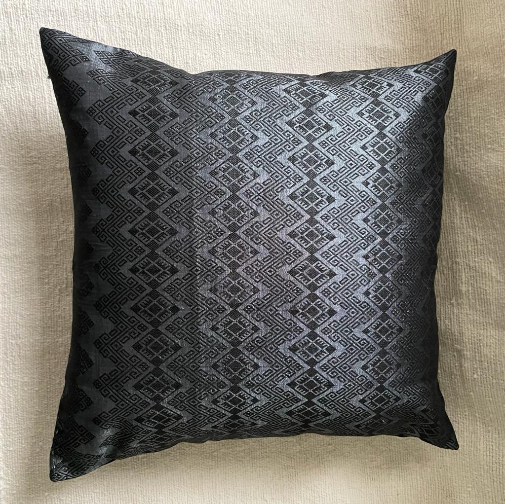 Glossy black Kachin cushion 50x50 cm
