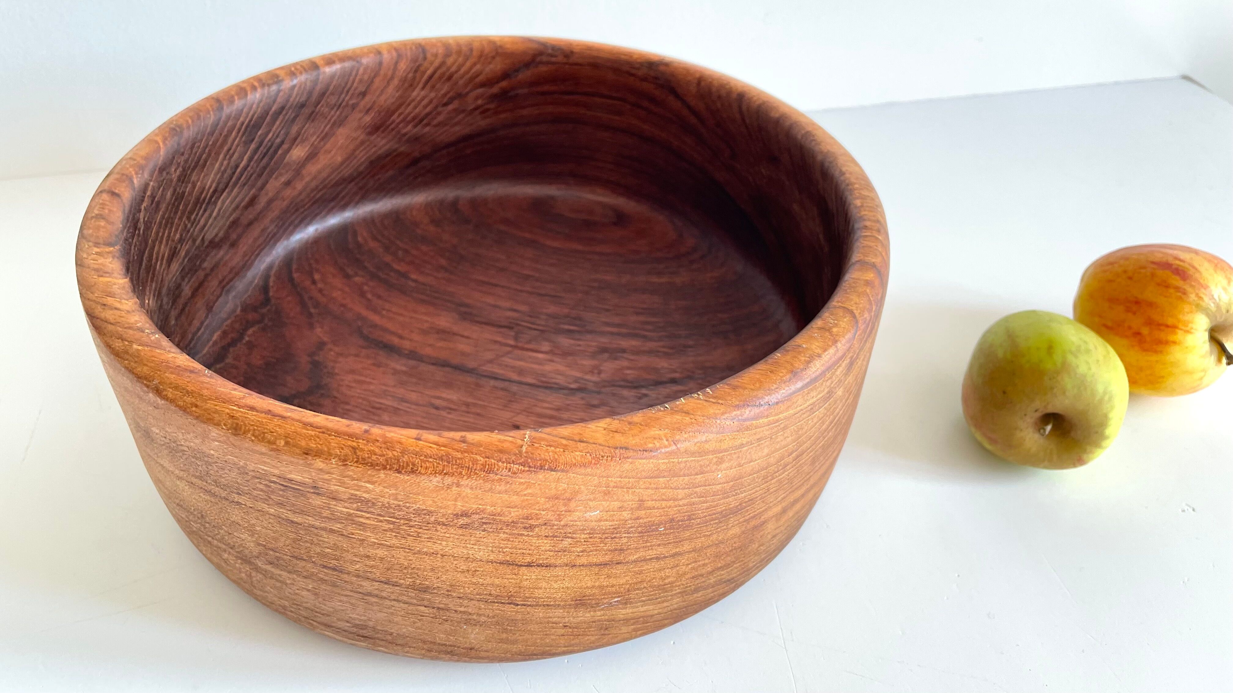 Salad bowl in teak