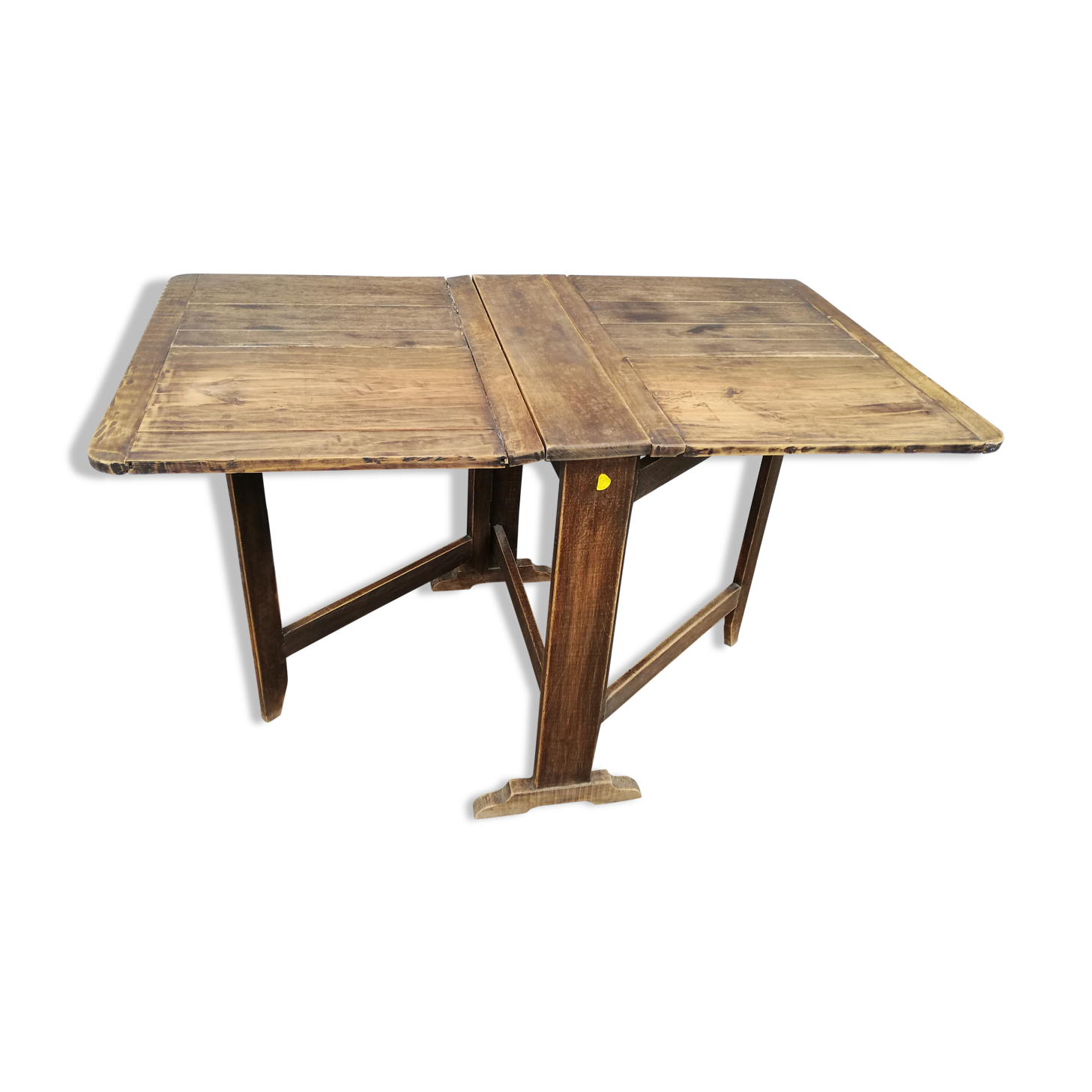 Folding table