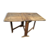 Folding table