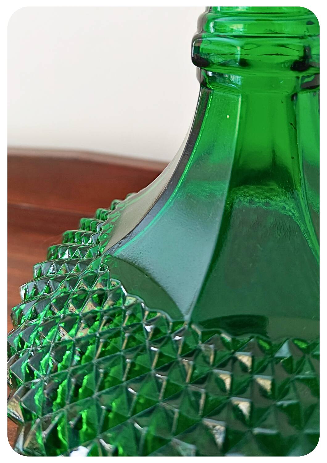 Carafe italienne verte à motif diamant Empoli de style moderne du milieu du siècle