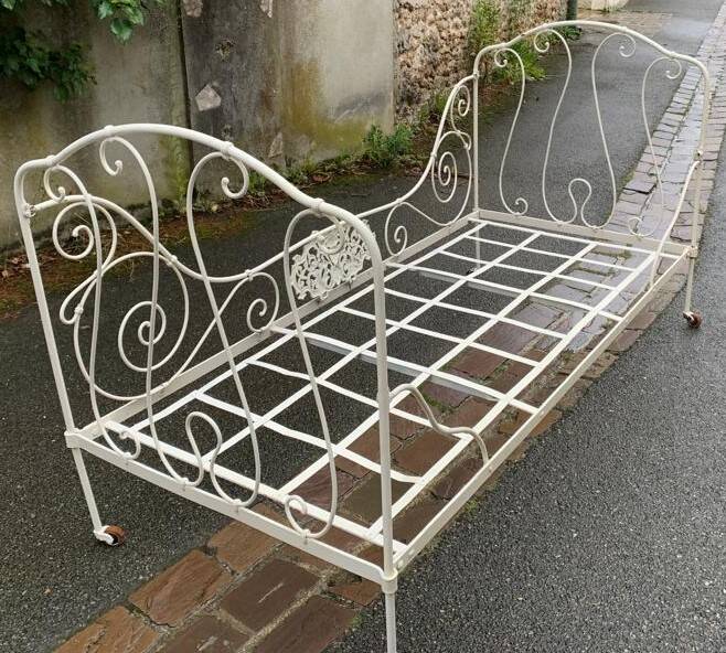 Wrought iron bed