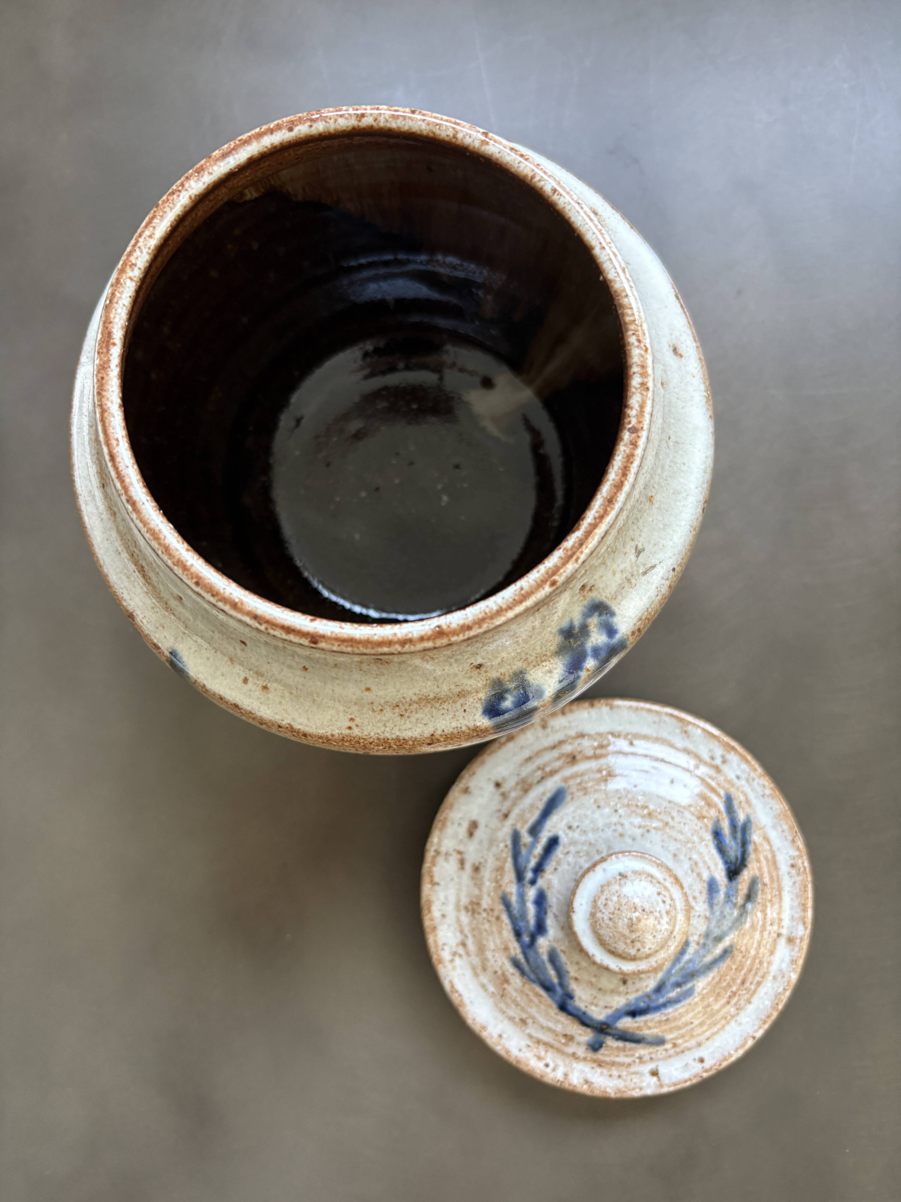 Workshop ceramic pot