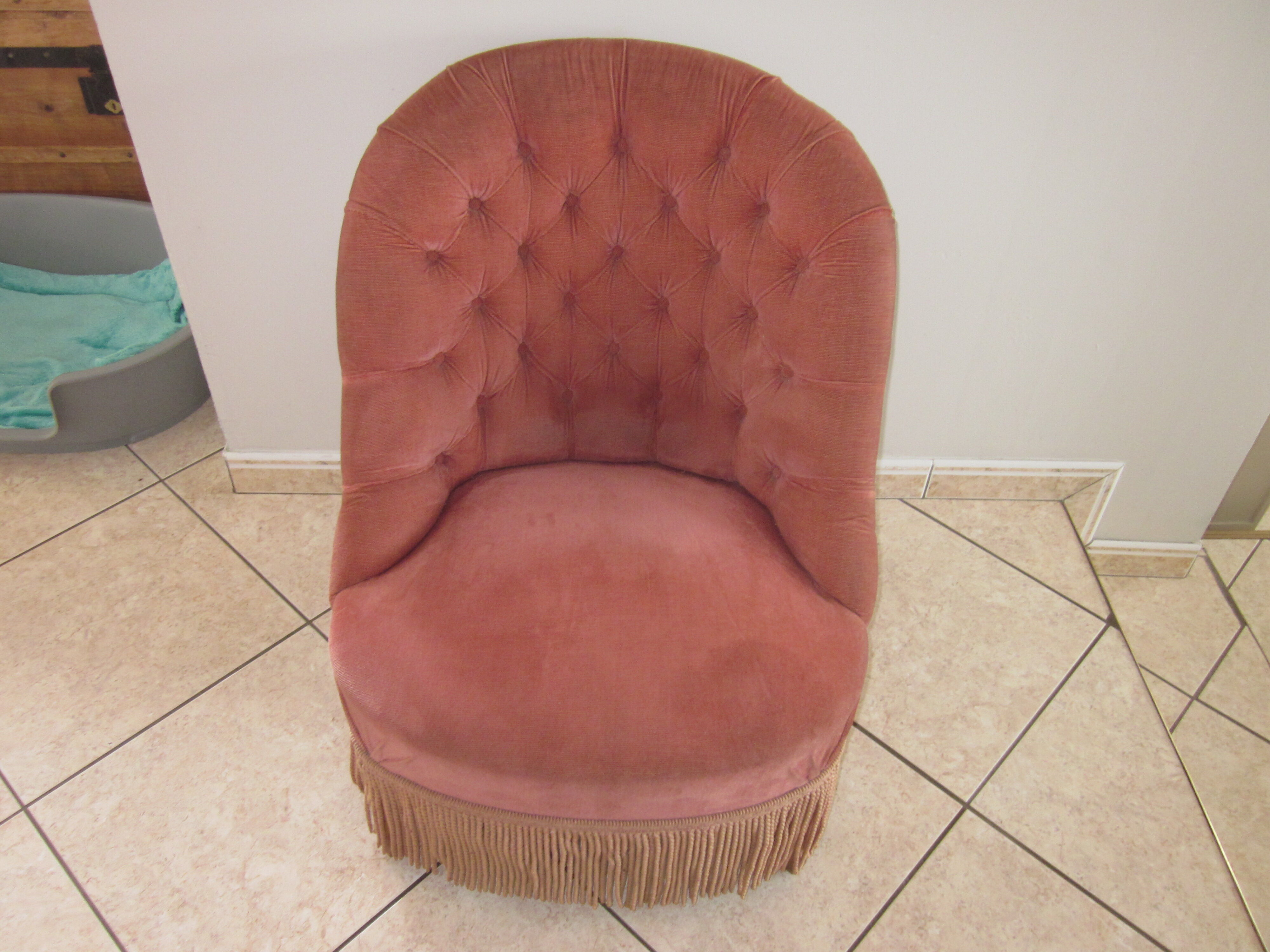 Pink padded toad chair