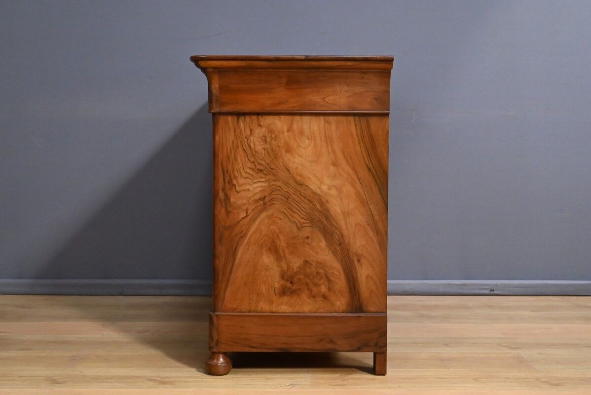 Walnut burl commode, Restoration period – early 19th century