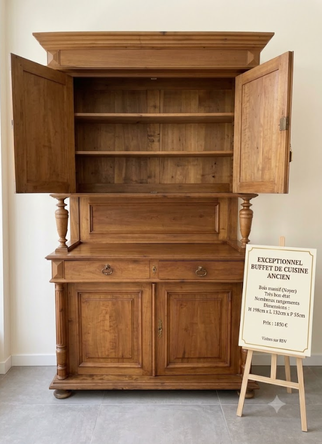 Display cabinet / Tall two-body sideboard in solid wood – Charm of the old.