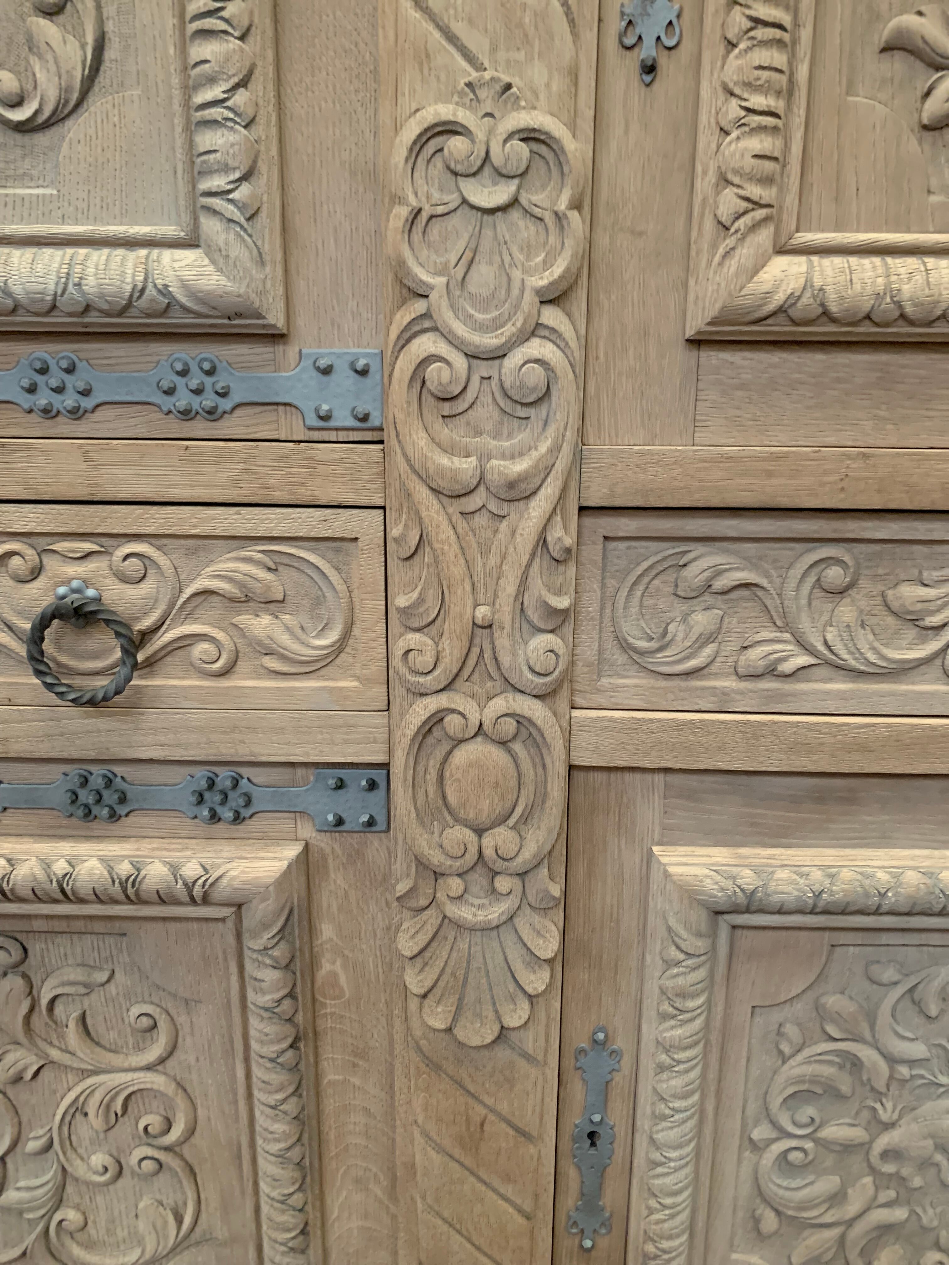 Renaissance style sideboard in solid oak XX century
