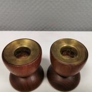 Paire de bougeoirs en teck et laiton