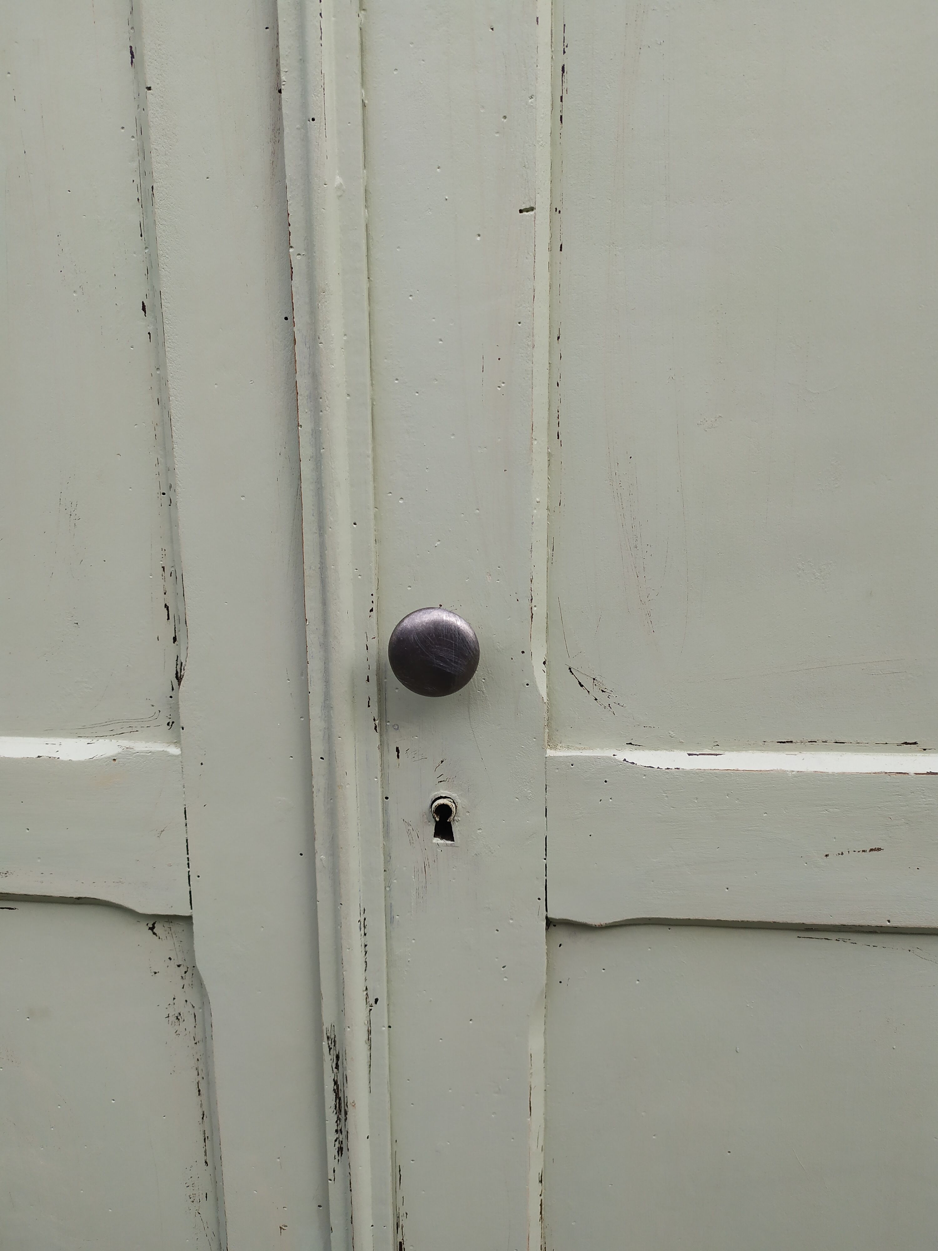 Armoire parisienne
