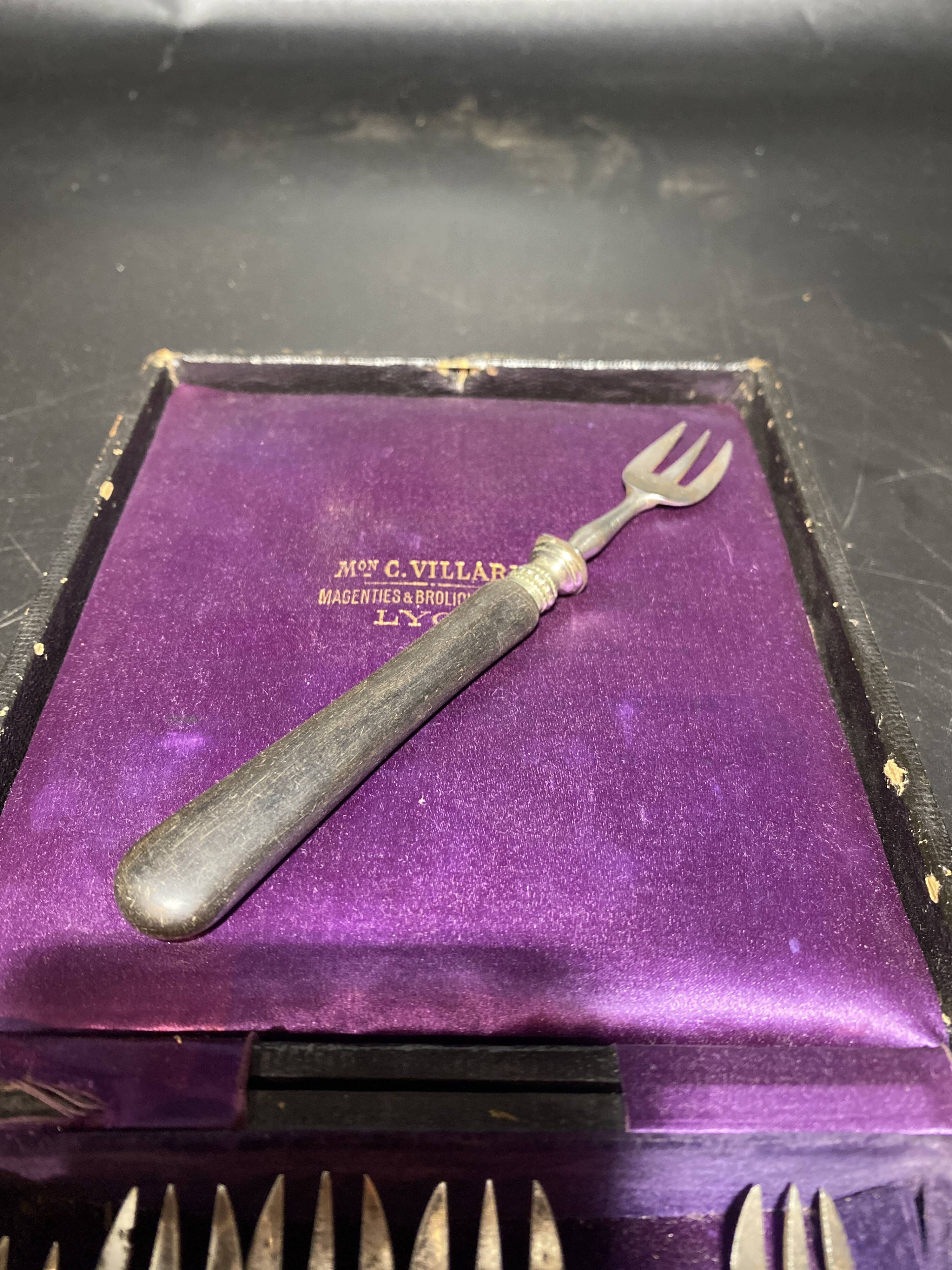 Set of 6 fish forks in their case, MAGENTIES and BROLIQUIER brand