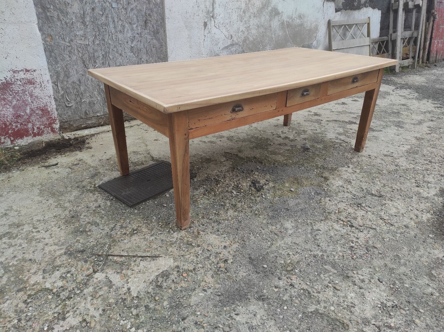 Old farmhouse table of 2x1 m and 8 places in beech and oak