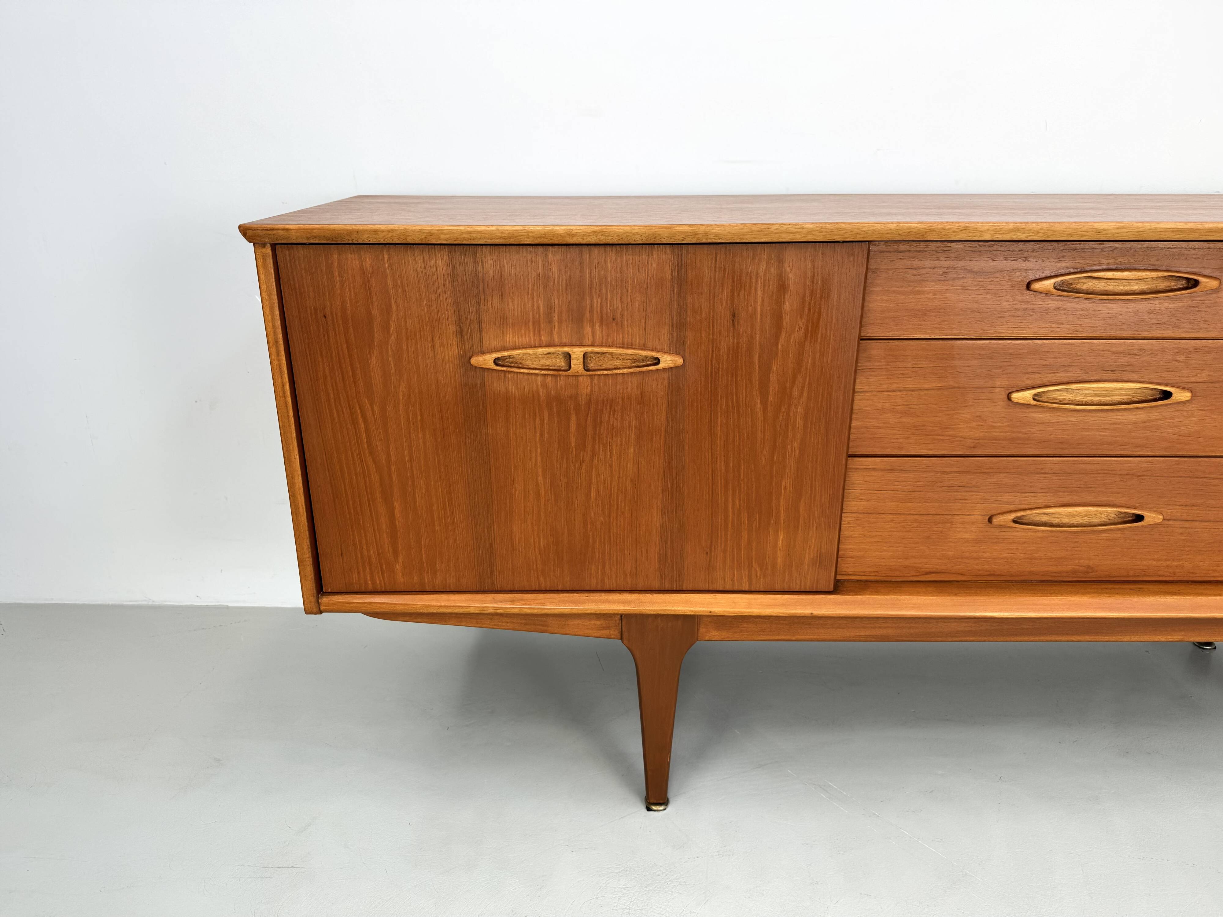 Buffet vintage de Jentique des années 60.