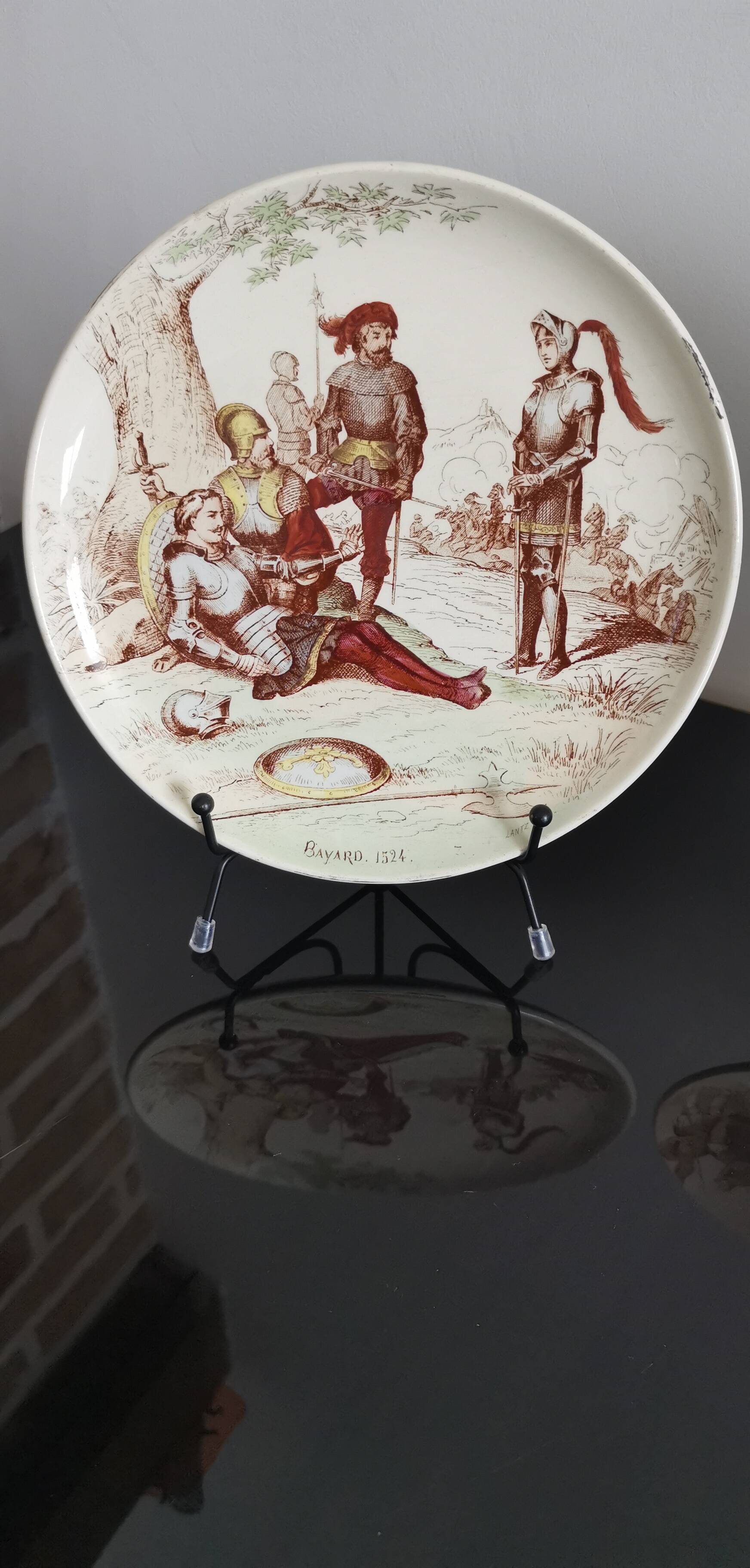 3 assiettes en faïence Creil et Montereau