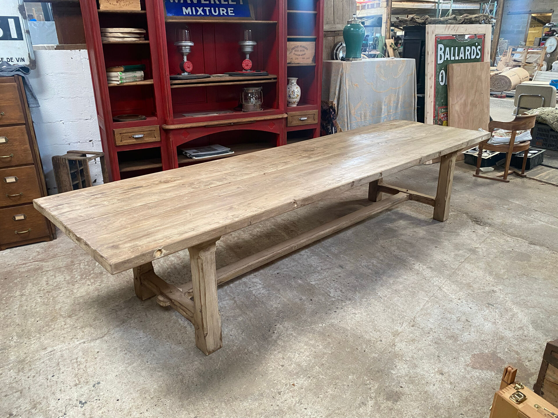 Table de ferme Monastère