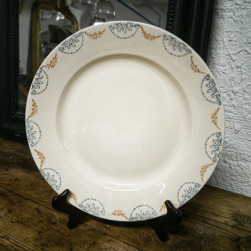 Large presentation dish model "Toul" from Longwy