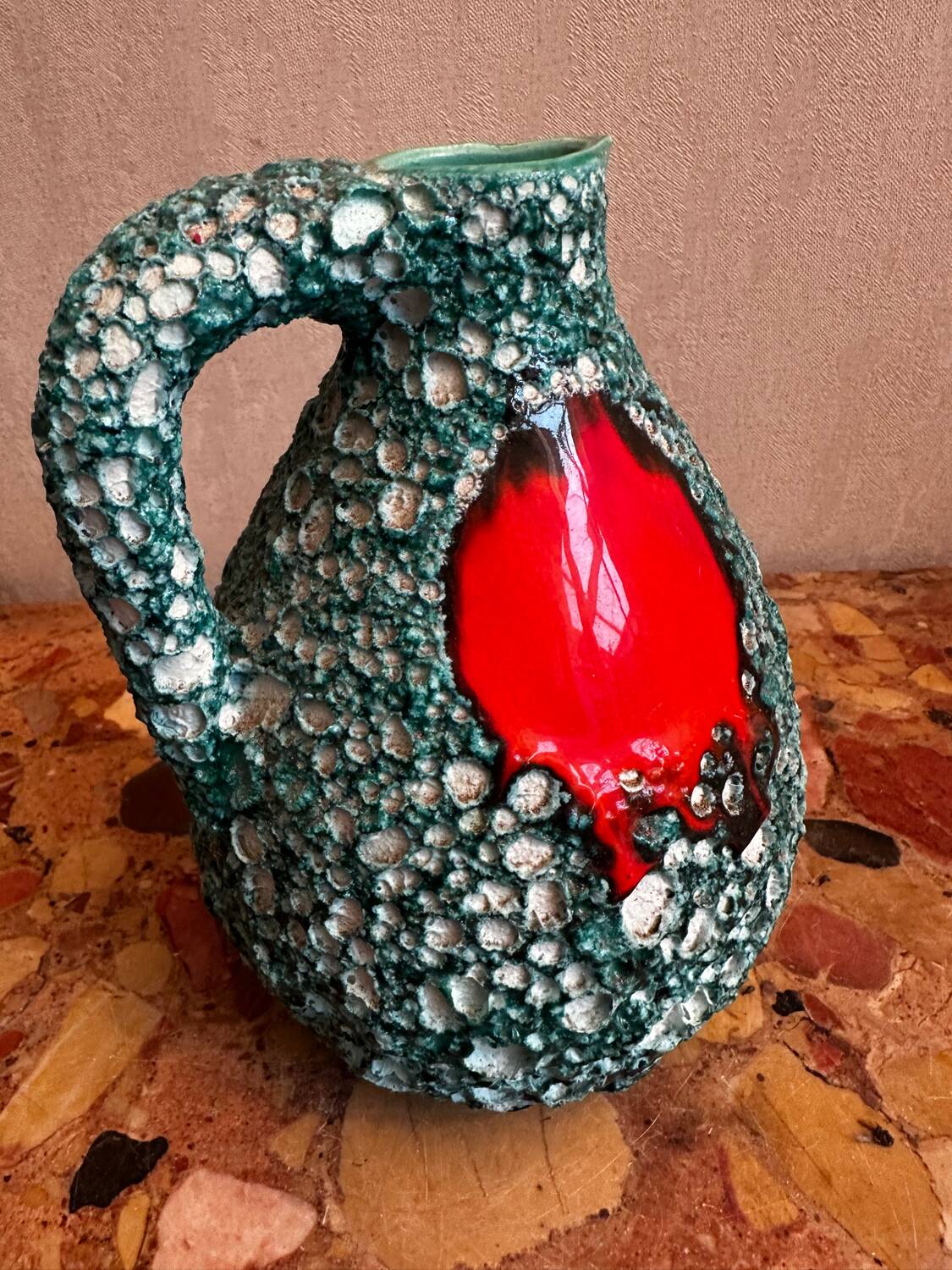 Pichet Vallauris années 60 rouge émaillé Fat Lava vert écume des mers